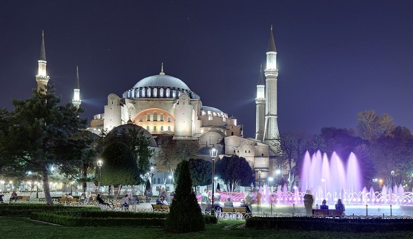 Sultanahmet Meydanı At Night